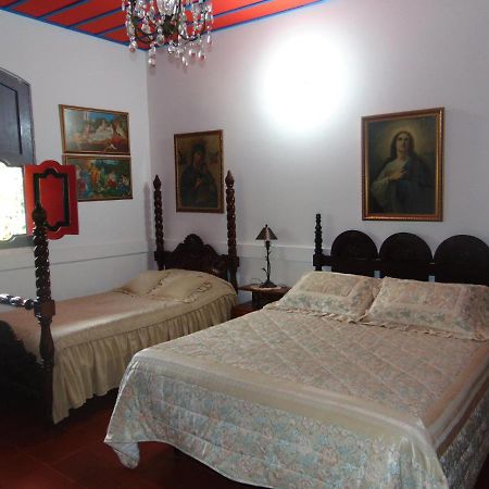 Finca La Colina Bed and Breakfast Calarcá Exteriör bild