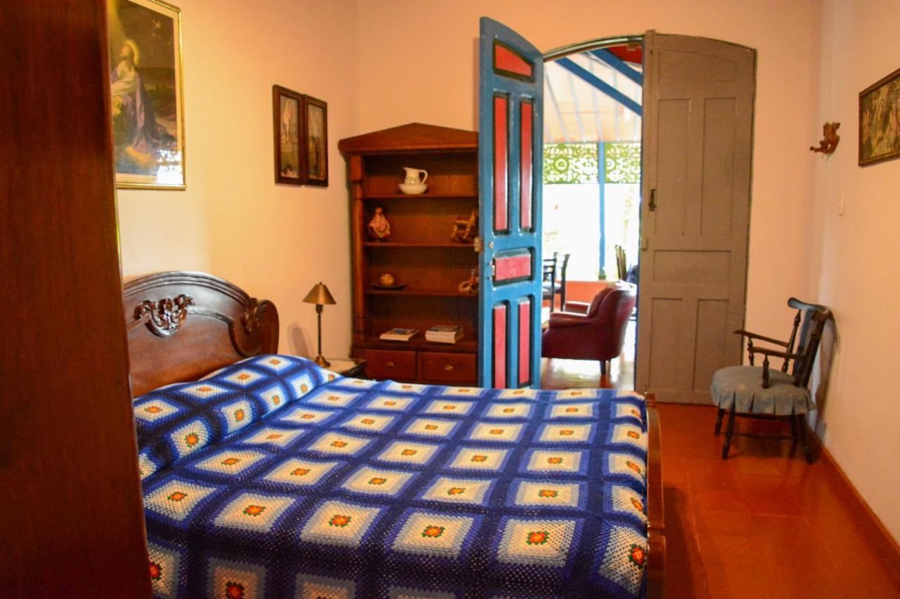 Finca La Colina Bed and Breakfast Calarcá Exteriör bild