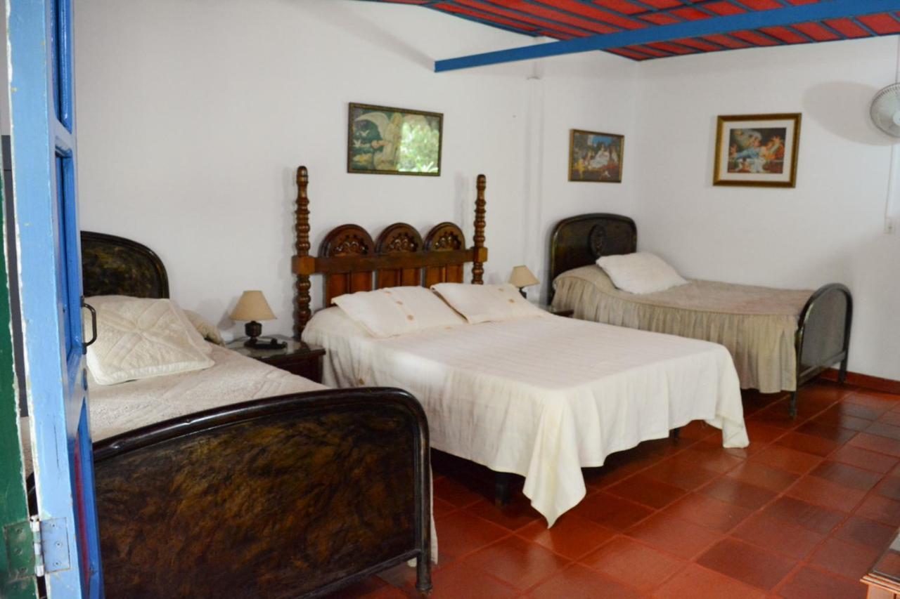 Finca La Colina Bed and Breakfast Calarcá Exteriör bild