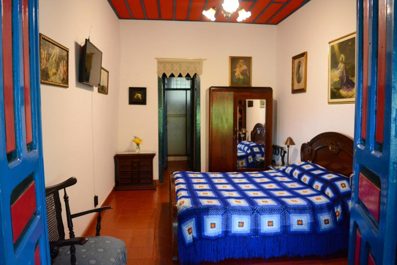 Finca La Colina Bed and Breakfast Calarcá Exteriör bild