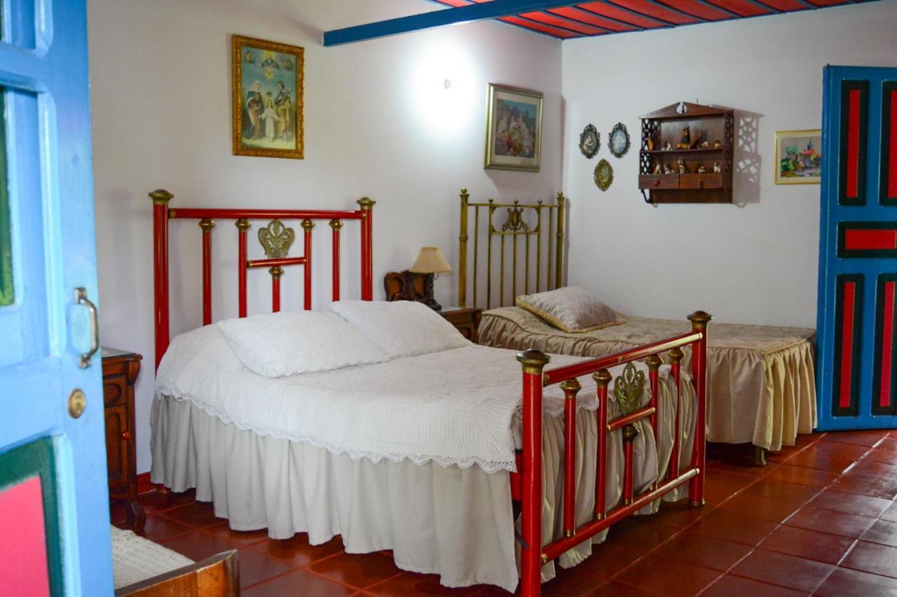 Finca La Colina Bed and Breakfast Calarcá Exteriör bild