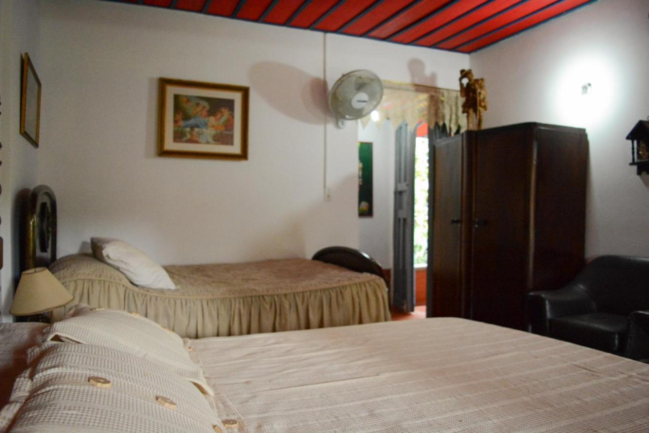 Finca La Colina Bed and Breakfast Calarcá Exteriör bild