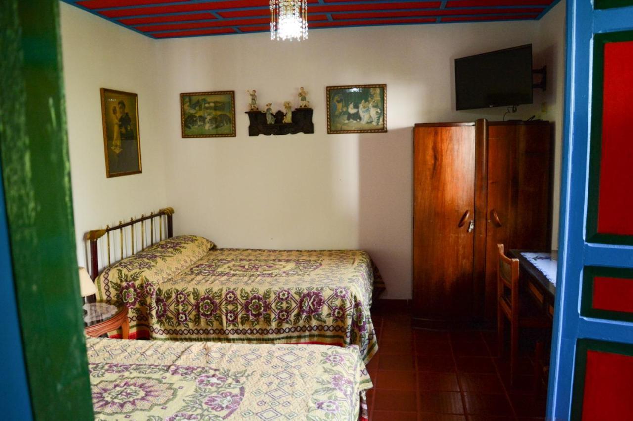 Finca La Colina Bed and Breakfast Calarcá Exteriör bild