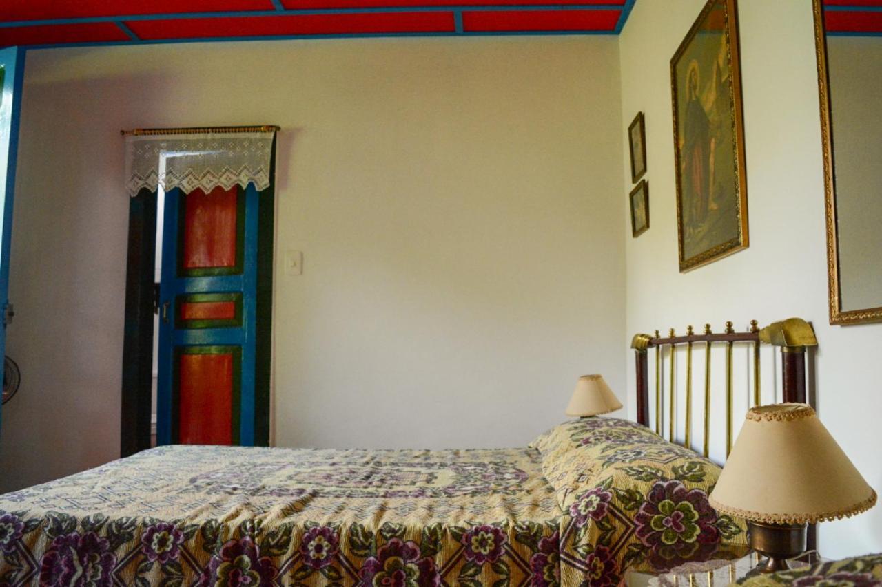 Finca La Colina Bed and Breakfast Calarcá Exteriör bild