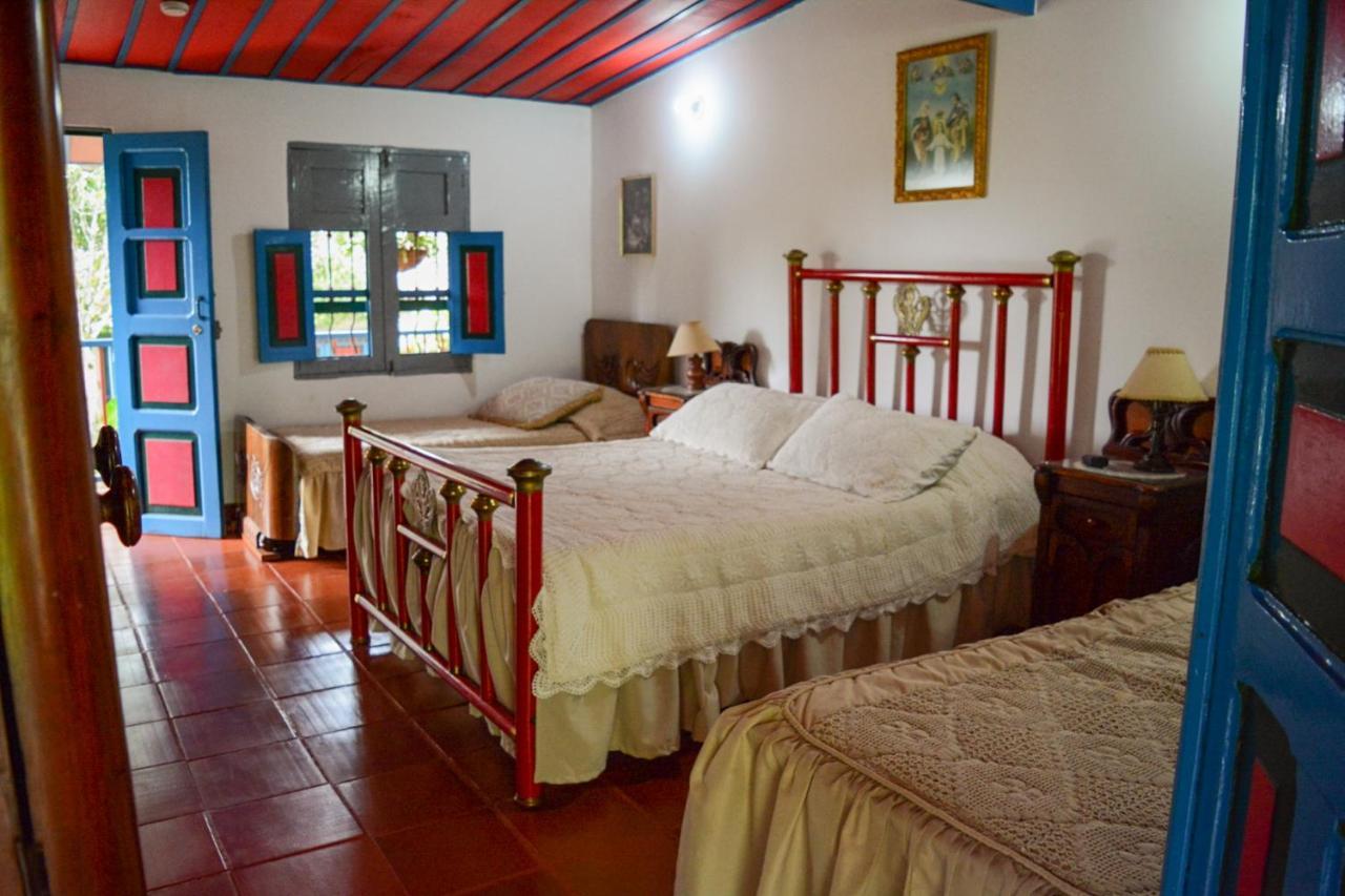 Finca La Colina Bed and Breakfast Calarcá Exteriör bild