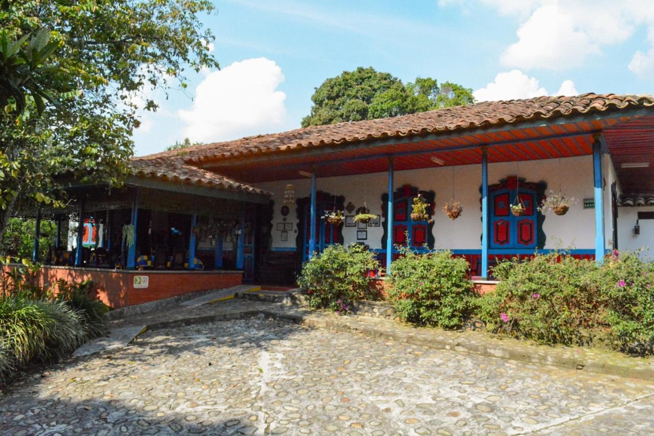 Finca La Colina Bed and Breakfast Calarcá Exteriör bild