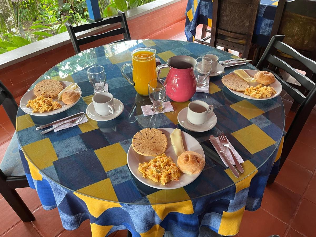 Finca La Colina Bed and Breakfast Calarcá Exteriör bild